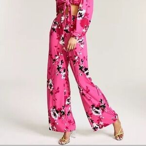 💖 BAR III Pink Floral High Waisted Wide Leg Pants 💖
Size: Medium (M